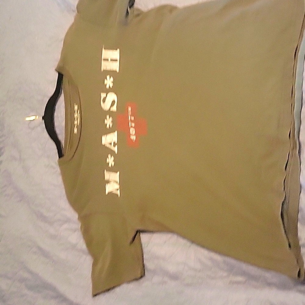 Mens size small Mash tee